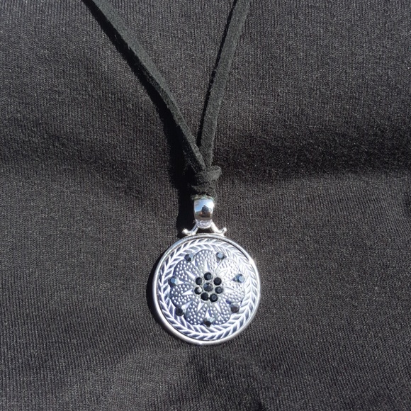 Lia Sophia Jewelry - Lia Sophia Necklace reversible